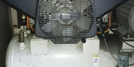 エアーコンプレッサー